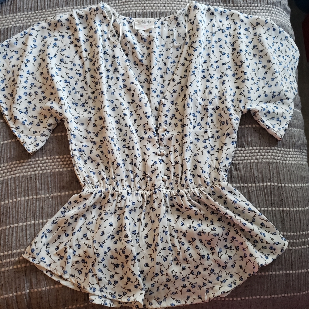 Cute blouse